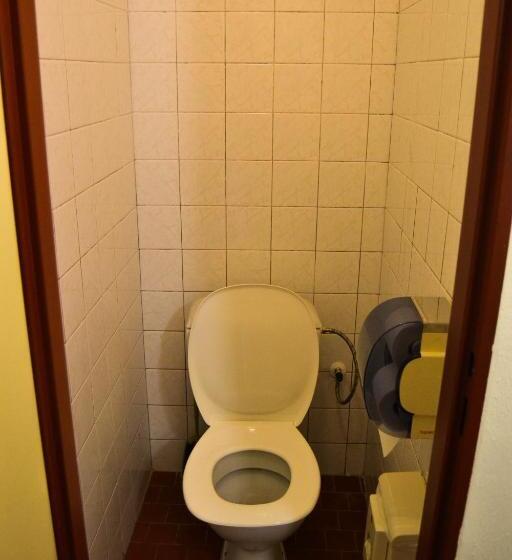 标准单人间, Krakonos