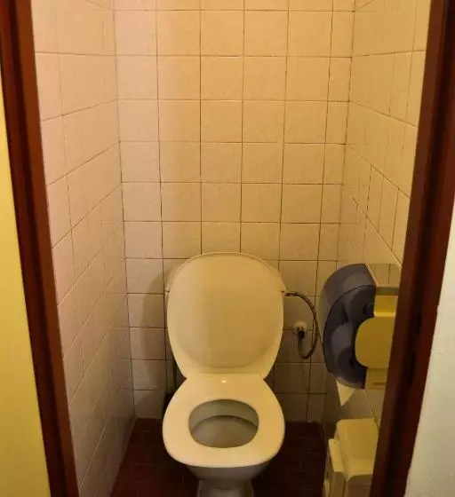 اتاق استاندارد یک نفره, Krakonos