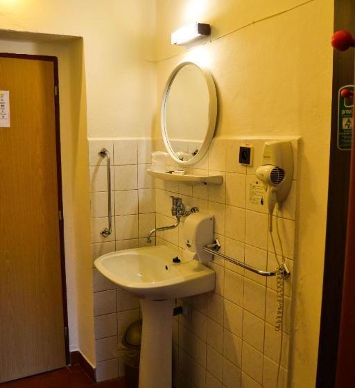 标准单人间, Krakonos