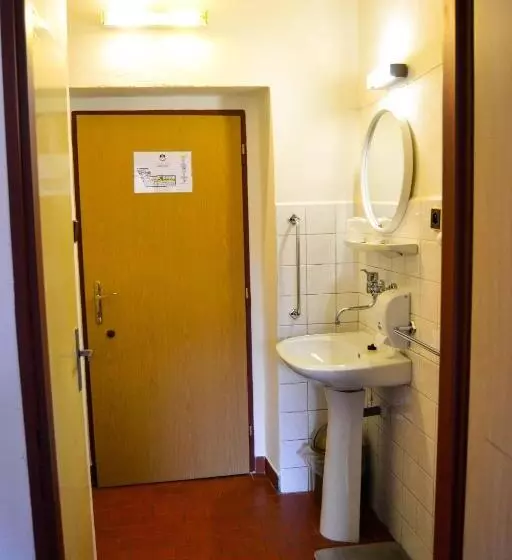 اتاق استاندارد یک نفره, Krakonos