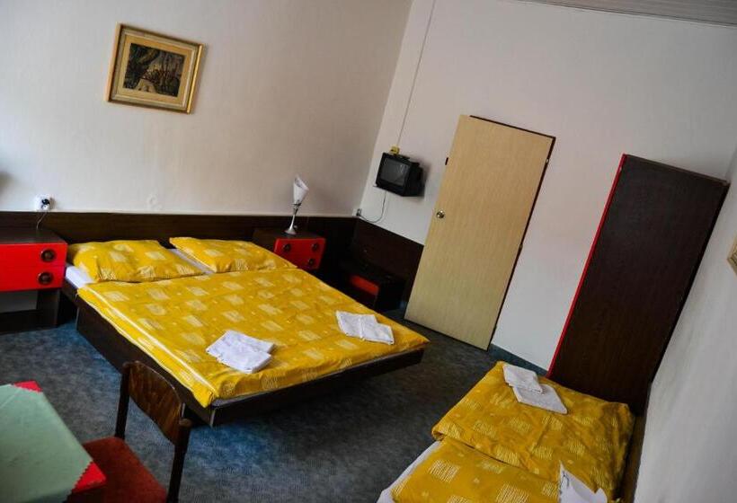 标准三人间, Krakonos