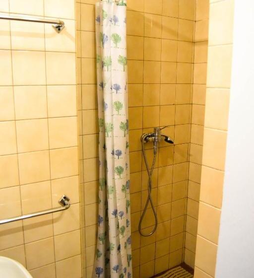 四人标准间, Krakonos