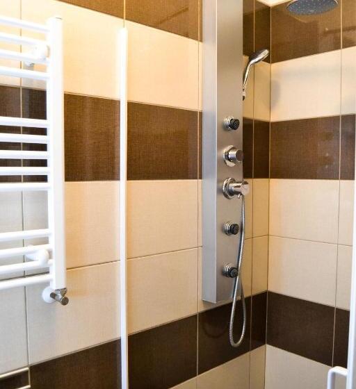 高级大房间, Krakonos