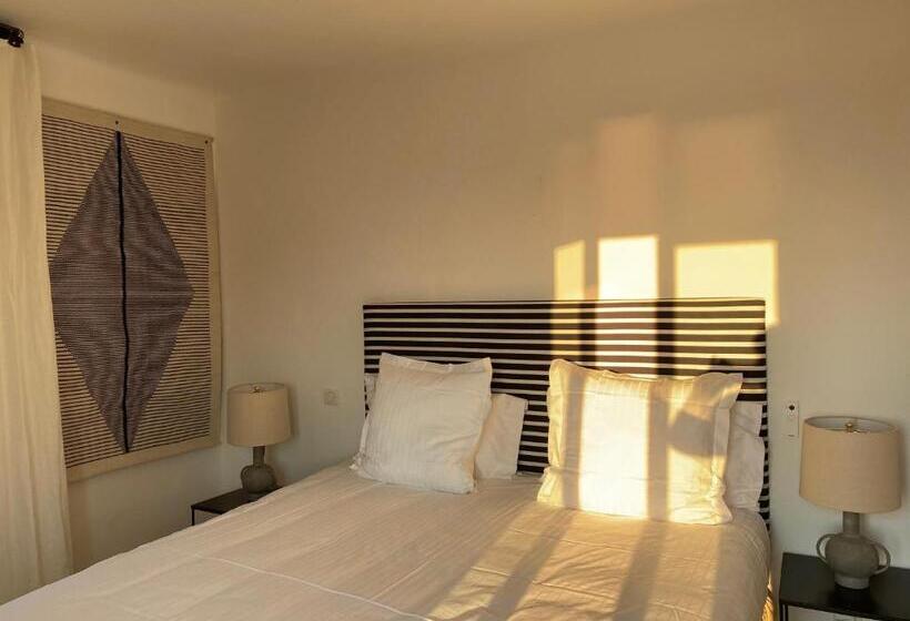 スーペリアールーム, L écurie Du Castellas