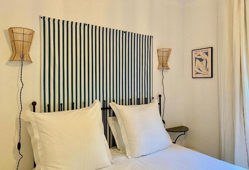 スーペリアールーム, L écurie Du Castellas