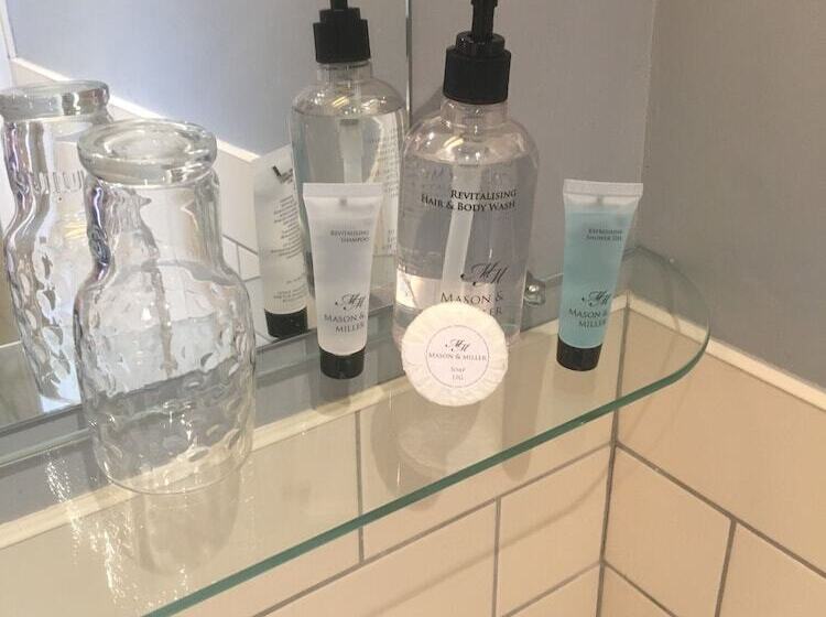 غرفة قياسية فردية, The Manian