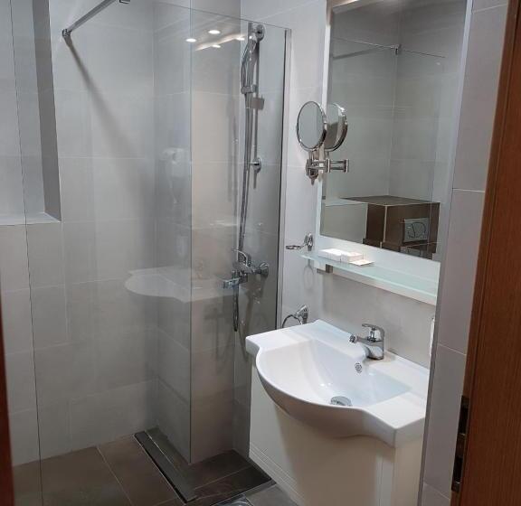 اتاق کلاسیک یک تخته, Premier