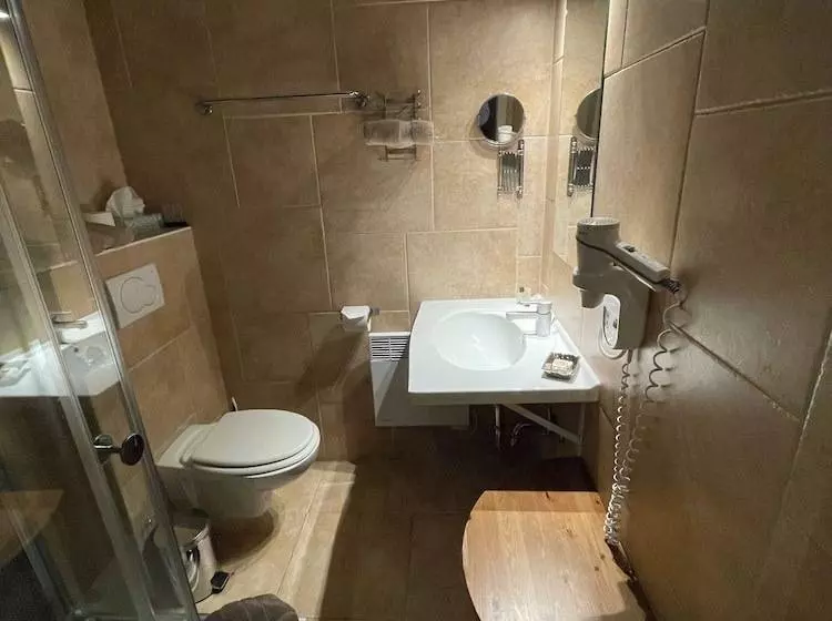 Standard-huone, Prélude
