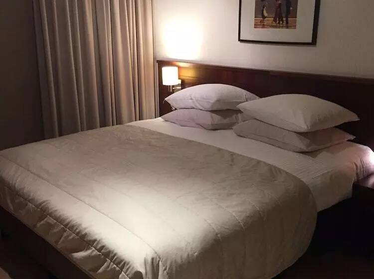 Comfort-huone, Prélude