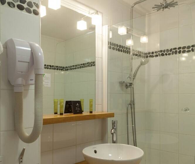 标准三人间, Saint Jean