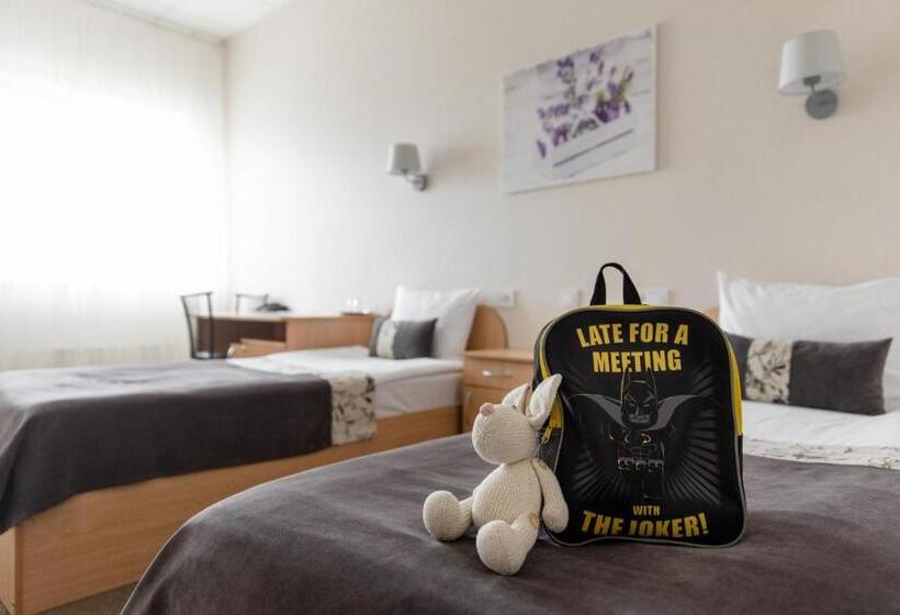 اتاق خانوادگی, Sports