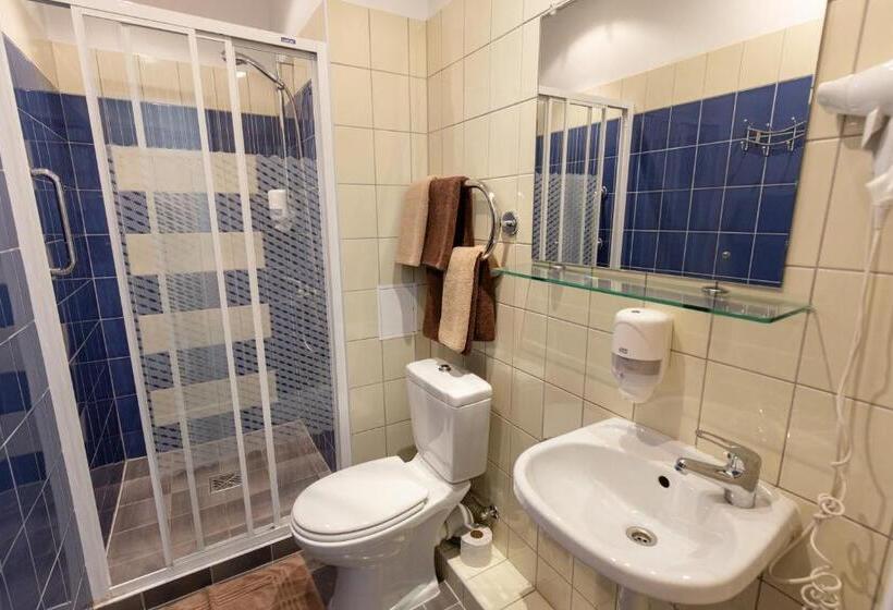 سوییت جونیور, Sports