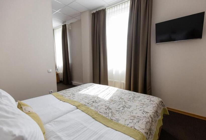 سوییت جونیور, Sports