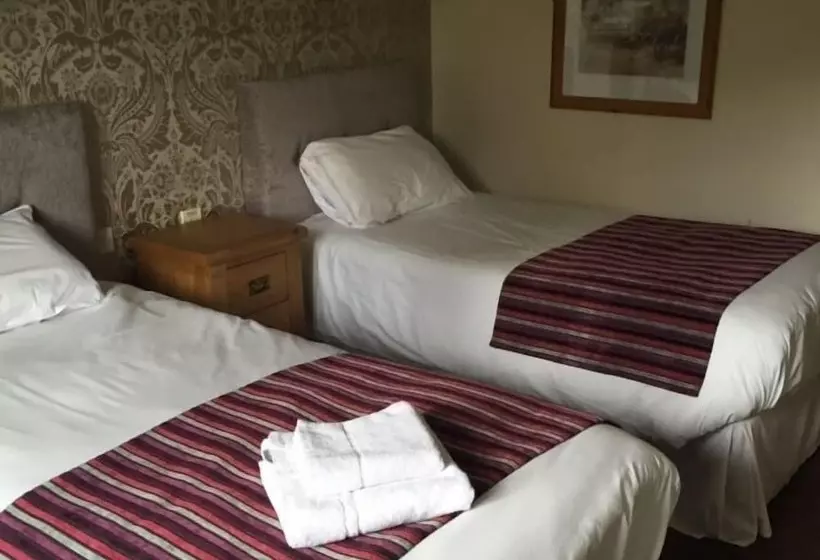 Perhehuone, Strawberry Bank Hotel, Nec
