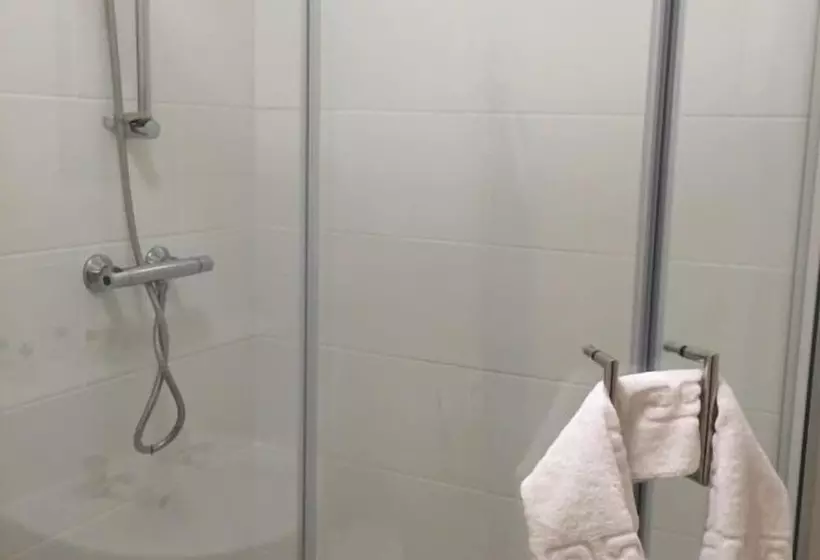 Standard Yhden Hengen Huone, Strawberry Bank Hotel, Nec