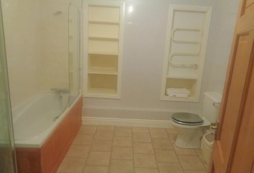 ジュニアスイート, The Arlington Coach House