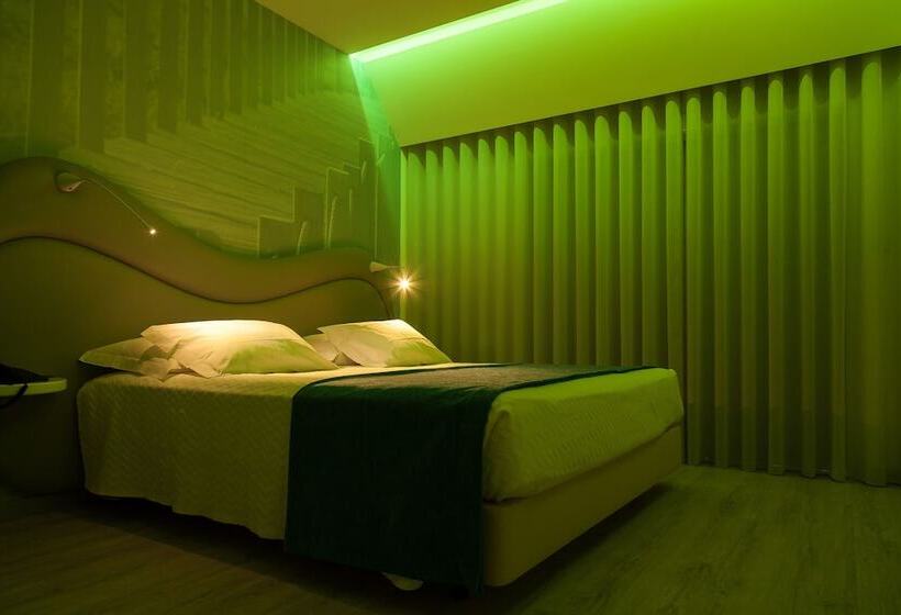 غرفة ديلوكس, Varzinn