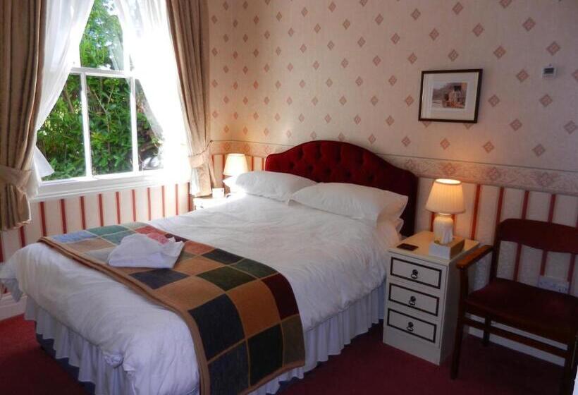 חדר בסיסי, Overcombe House