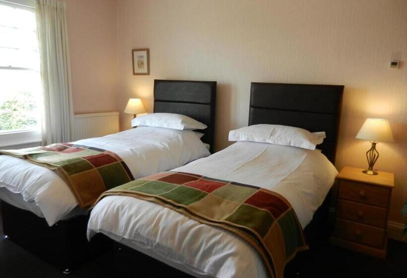 חדר בסיסי, Overcombe House