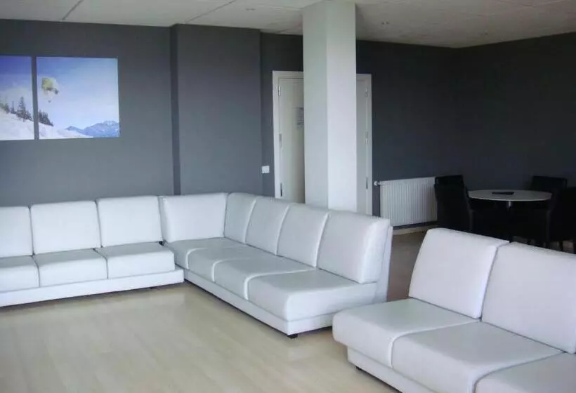 اتاق پنت هاوس, Campus Cerdanya