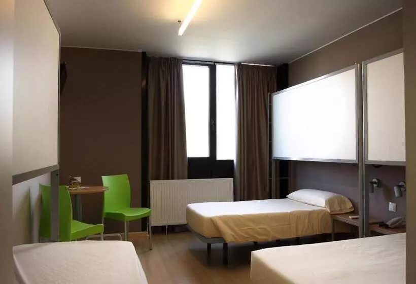 اتاق استاندارد سه نفره, Campus Cerdanya