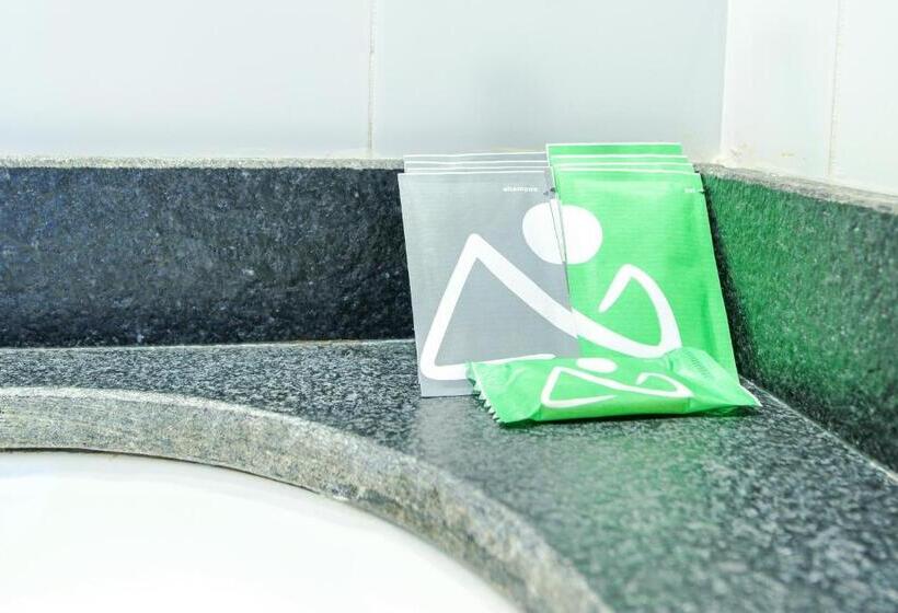 标准三人间, Campus Cerdanya