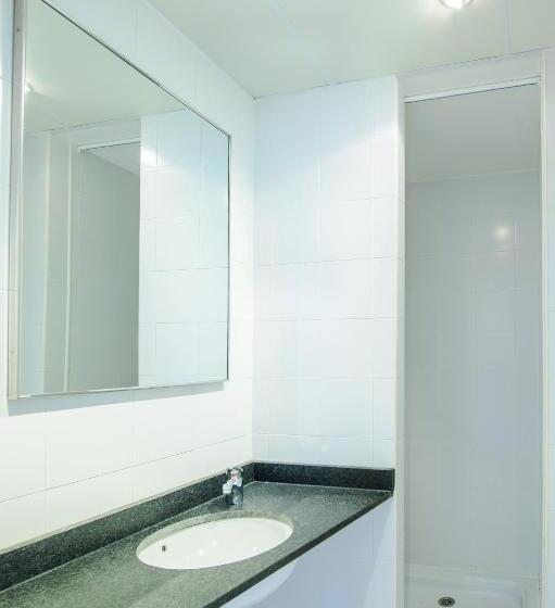 标准三人间, Campus Cerdanya