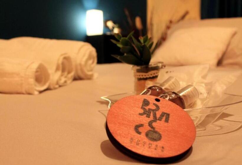 标准间带漩涡浴缸, Bracco Rooms & Suites