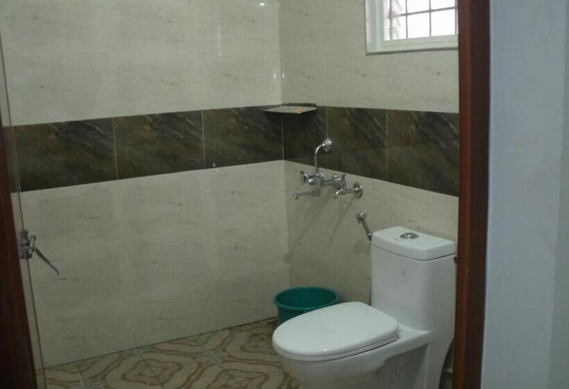 اتاق لوکس, Jacaranda Holiday Home