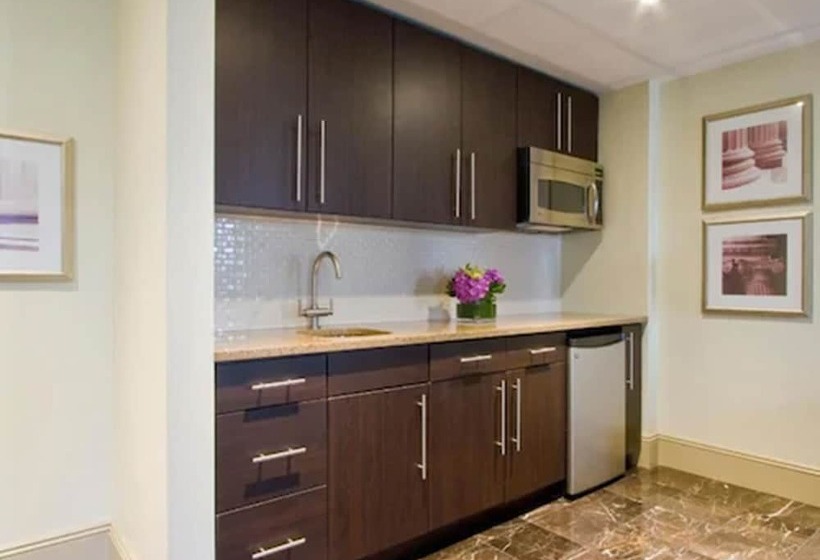 סטודיו דלוקס, Aka Central Park