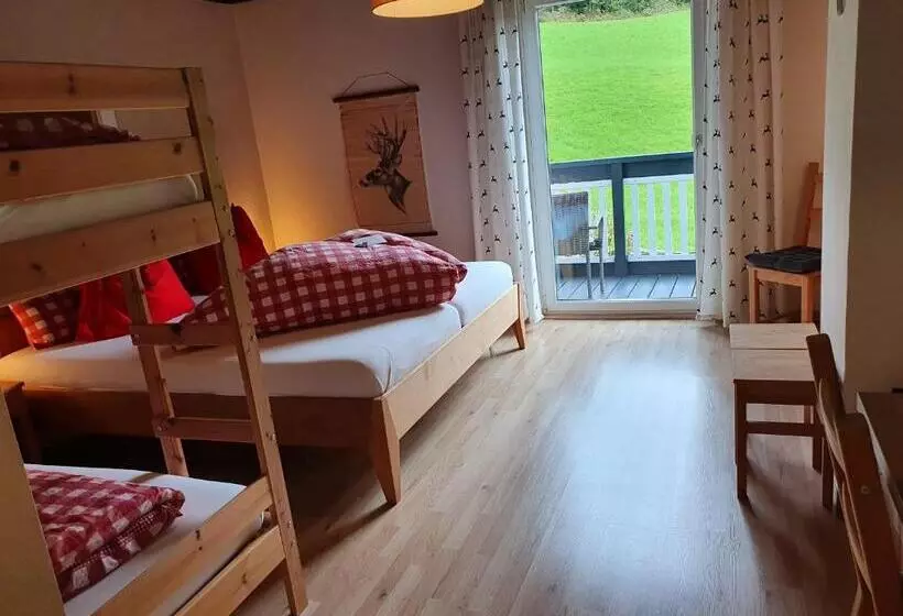 エコノミー４人部屋, Boutique Hotel Alpenhof