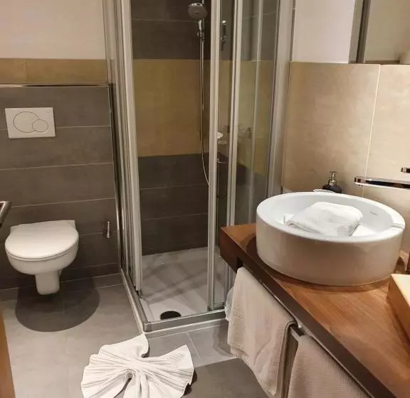 デラックストリプルルーム, Boutique Hotel Alpenhof