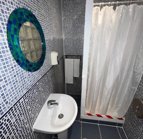 اتاق استاندارد یک تخته با سرویس بهداشتی مشترک, Hostal Abaaly