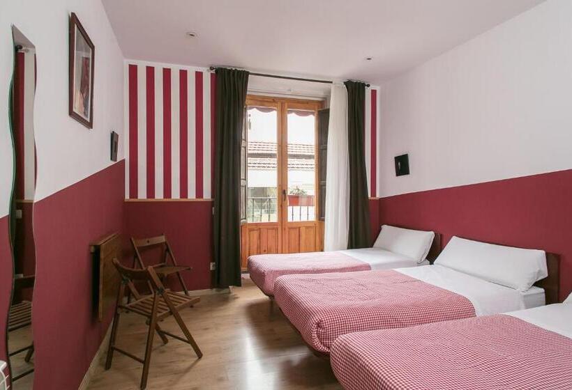 اتاق استاندارد سه تخته با سرویس بهداشتی مشترک, Hostal Abaaly