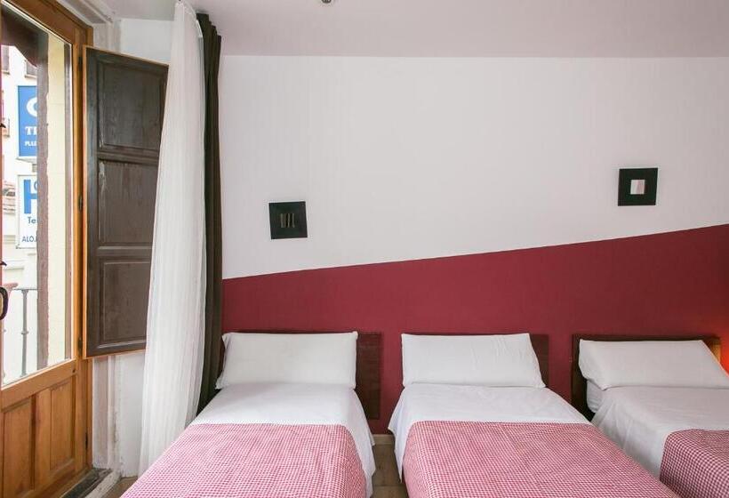 اتاق استاندارد سه تخته با سرویس بهداشتی مشترک, Hostal Abaaly