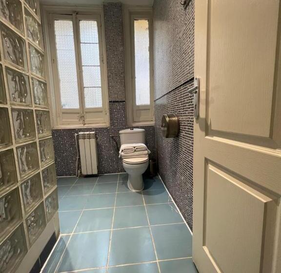 اتاق استاندارد سه تخته با سرویس بهداشتی مشترک, Hostal Abaaly