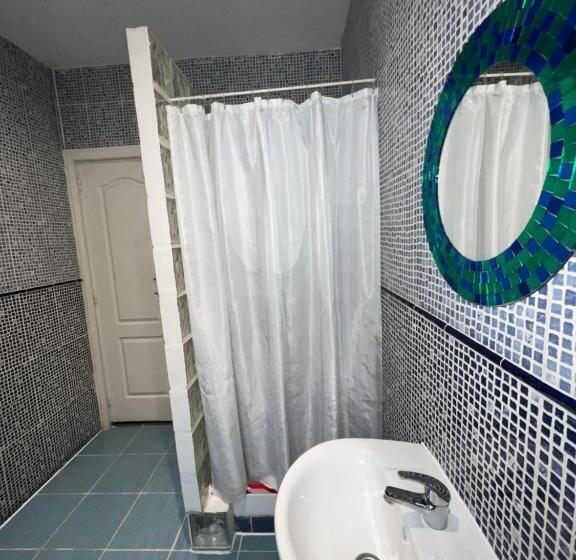 اتاق استاندارد سه تخته با سرویس بهداشتی مشترک, Hostal Abaaly