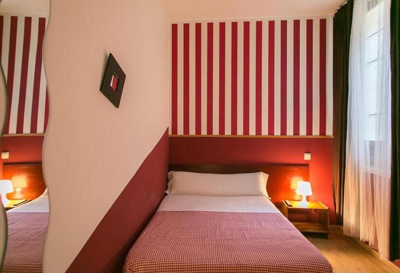 اتاق استاندارد با سرویس بهداشتی مشترک, Hostal Abaaly