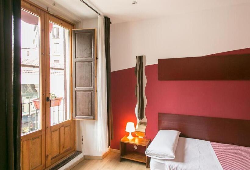 اتاق اکونومی با حمام مشترک, Hostal Abaaly
