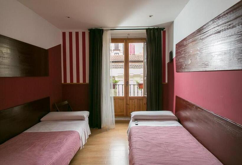 اتاق اکونومی با حمام مشترک, Hostal Abaaly