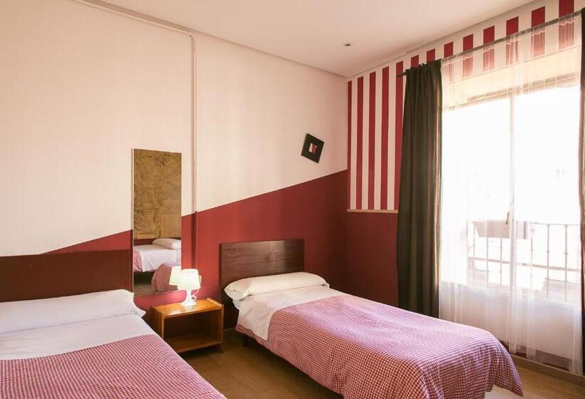 اتاق اکونومی با حمام مشترک, Hostal Abaaly