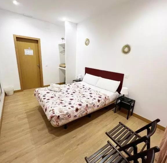 اتاق اکونومی با حمام مشترک, Hostal Abaaly