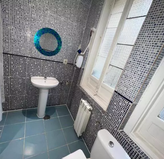 اتاق اکونومی با حمام مشترک, Hostal Abaaly