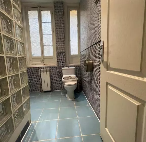 اتاق اکونومی با حمام مشترک, Hostal Abaaly
