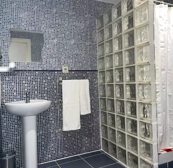 اتاق اکونومی با حمام مشترک, Hostal Abaaly