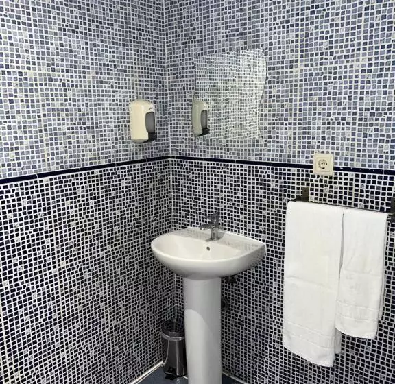 اتاق اکونومی با حمام مشترک, Hostal Abaaly