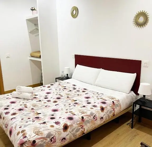 اتاق اکونومی با حمام مشترک, Hostal Abaaly