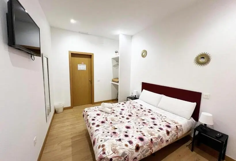 اتاق اکونومی با حمام مشترک, Hostal Abaaly