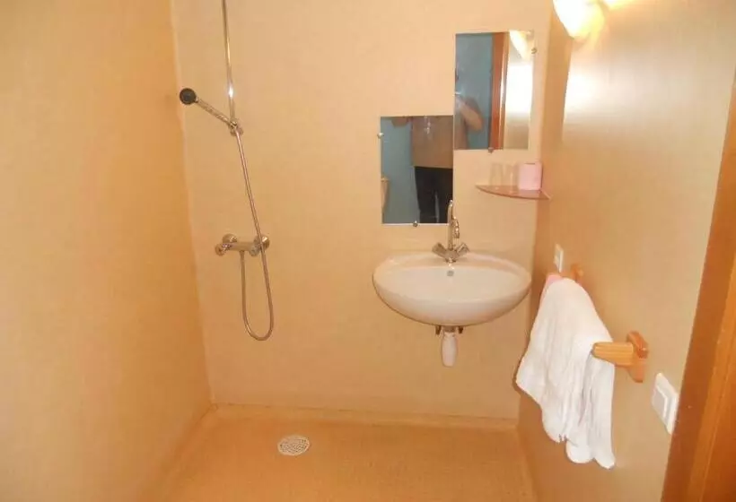 اتاق استاندارد یک نفره, Auberge Du Saut Des Cuves