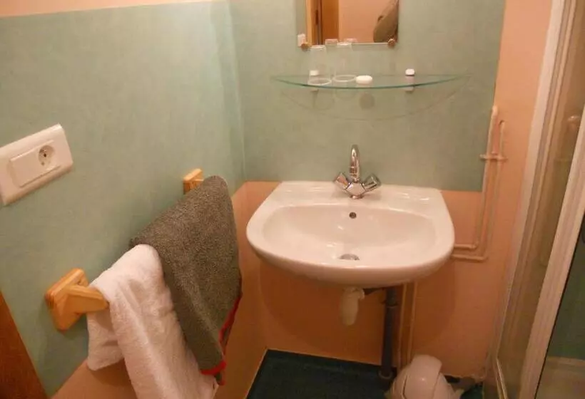 اتاق استاندارد, Auberge Du Saut Des Cuves
